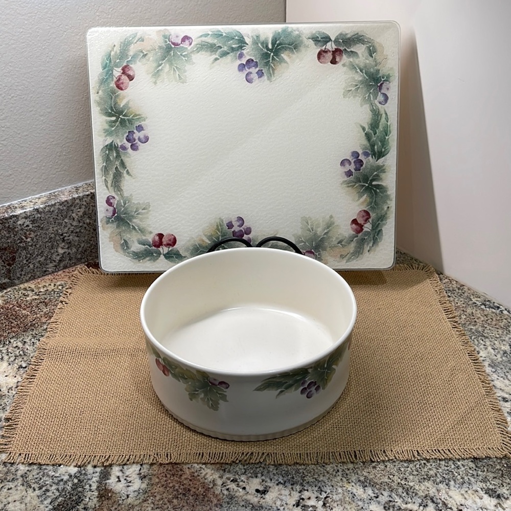 Pfaltzgraff Jamberry 2 qt. Casserole